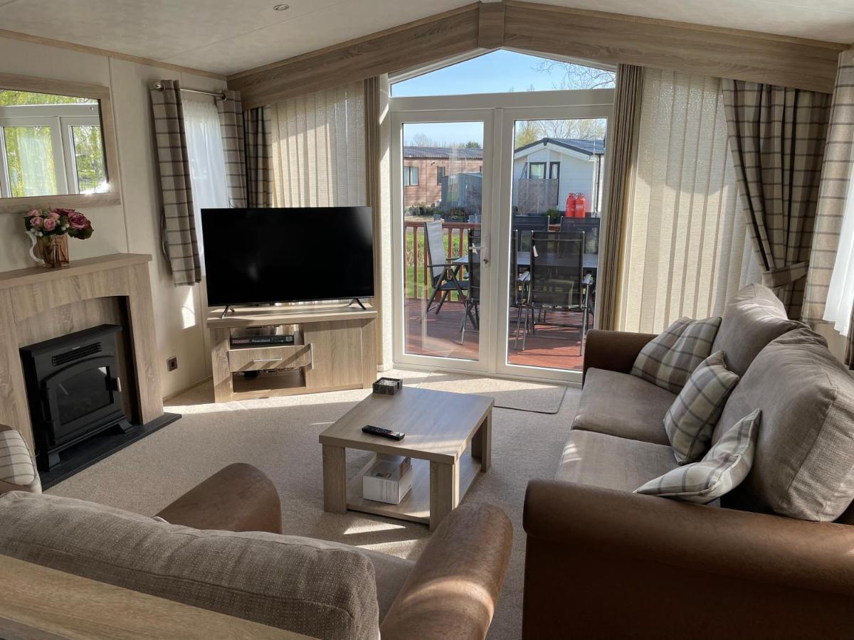 Beautiful 2 Bedroom Helmsley Lodge Northampton Eksteriør bilde