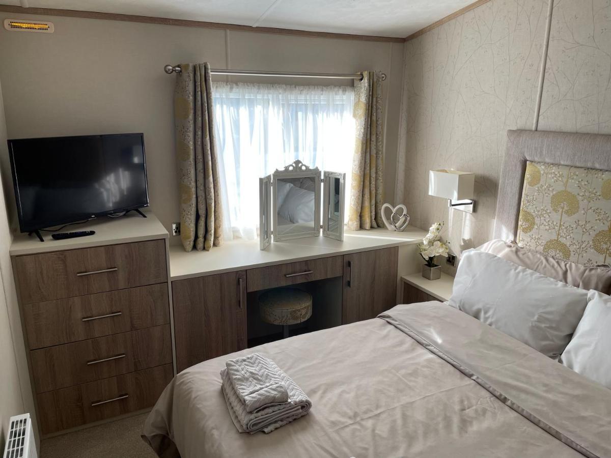 Beautiful 2 Bedroom Helmsley Lodge Northampton Eksteriør bilde