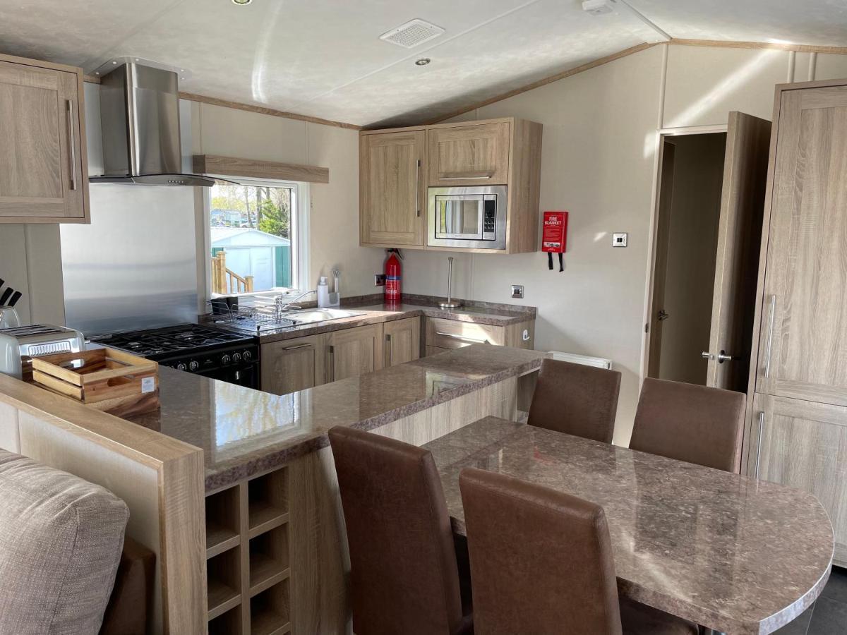 Beautiful 2 Bedroom Helmsley Lodge Northampton Eksteriør bilde