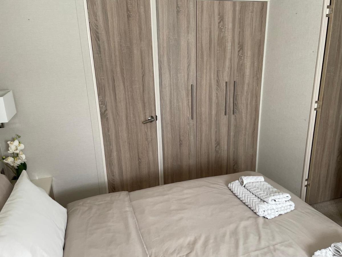 Beautiful 2 Bedroom Helmsley Lodge Northampton Eksteriør bilde