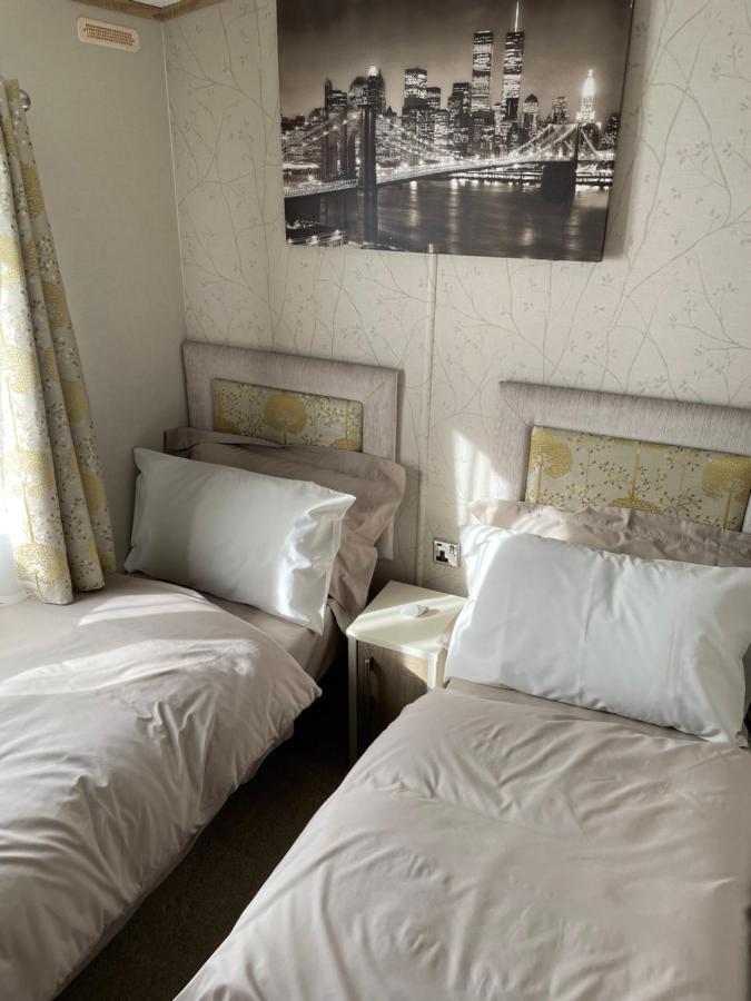 Beautiful 2 Bedroom Helmsley Lodge Northampton Eksteriør bilde